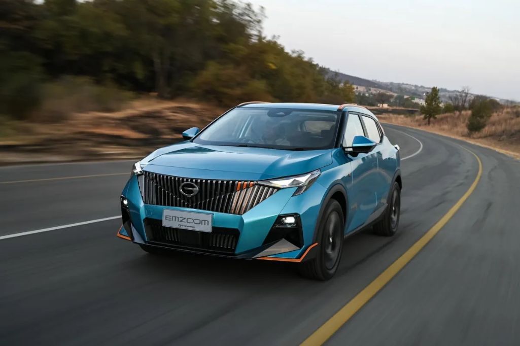 Xe GAC GS3 di chuyển trên cao tốc